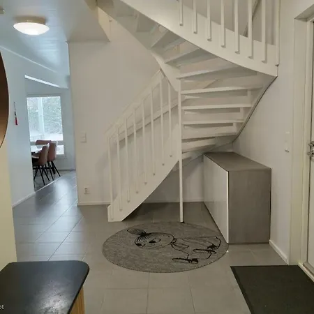 Spacious Modern 15 Minutes From Airport 招待所 *