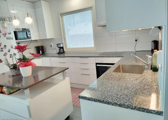 Spacious Modern 15 Minutes From Airport *